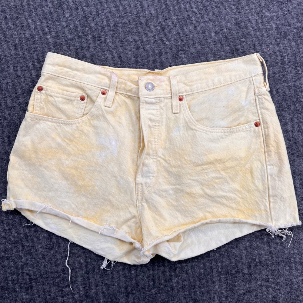 Levis Premium 501 High Rise Yellow Acid Wash Raw Hem Denim Shorts‎ Womens W31